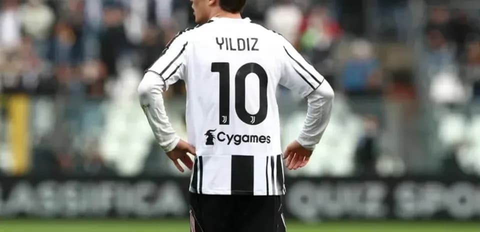 Jugador con camiseta de Juventus y número 10