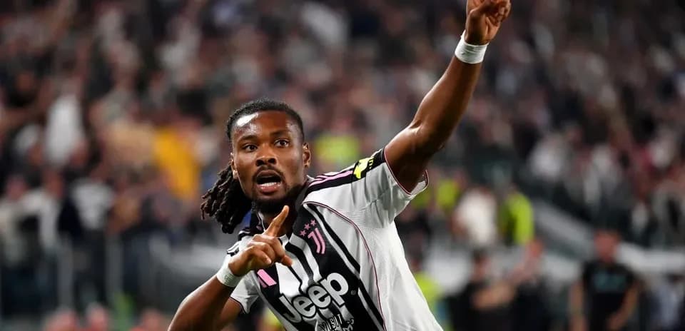 Jugador de Juventus celebra un gol en el estadio