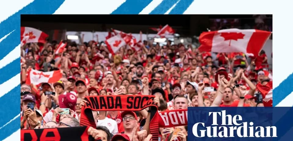 Aficionados con banderas animando a Canadá en el estadio
