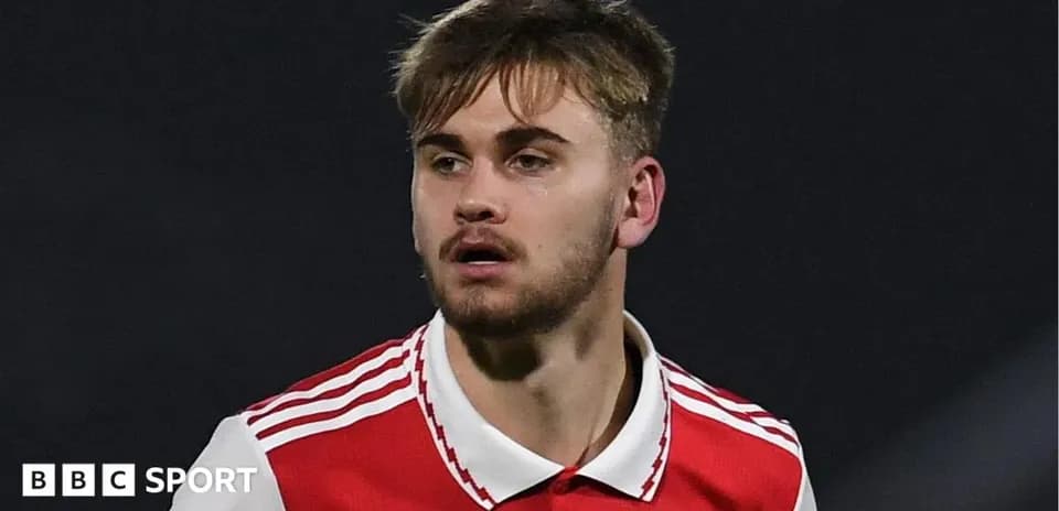 Jugador del Arsenal en acción durante el partido