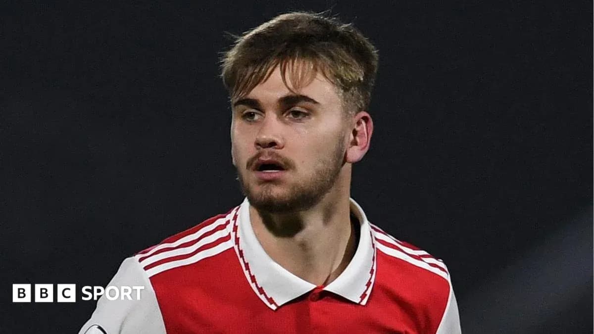Jugador del Arsenal en acción durante el partido