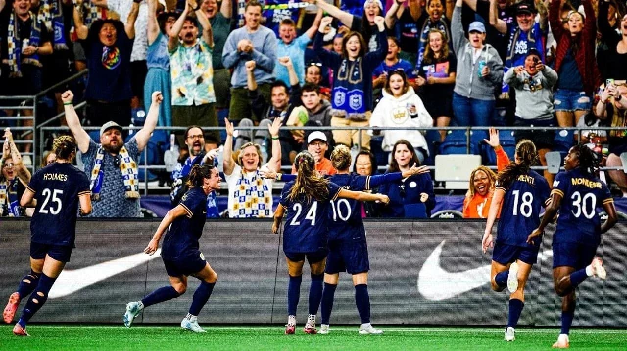 Celebración de gol del Seattle Reign FC