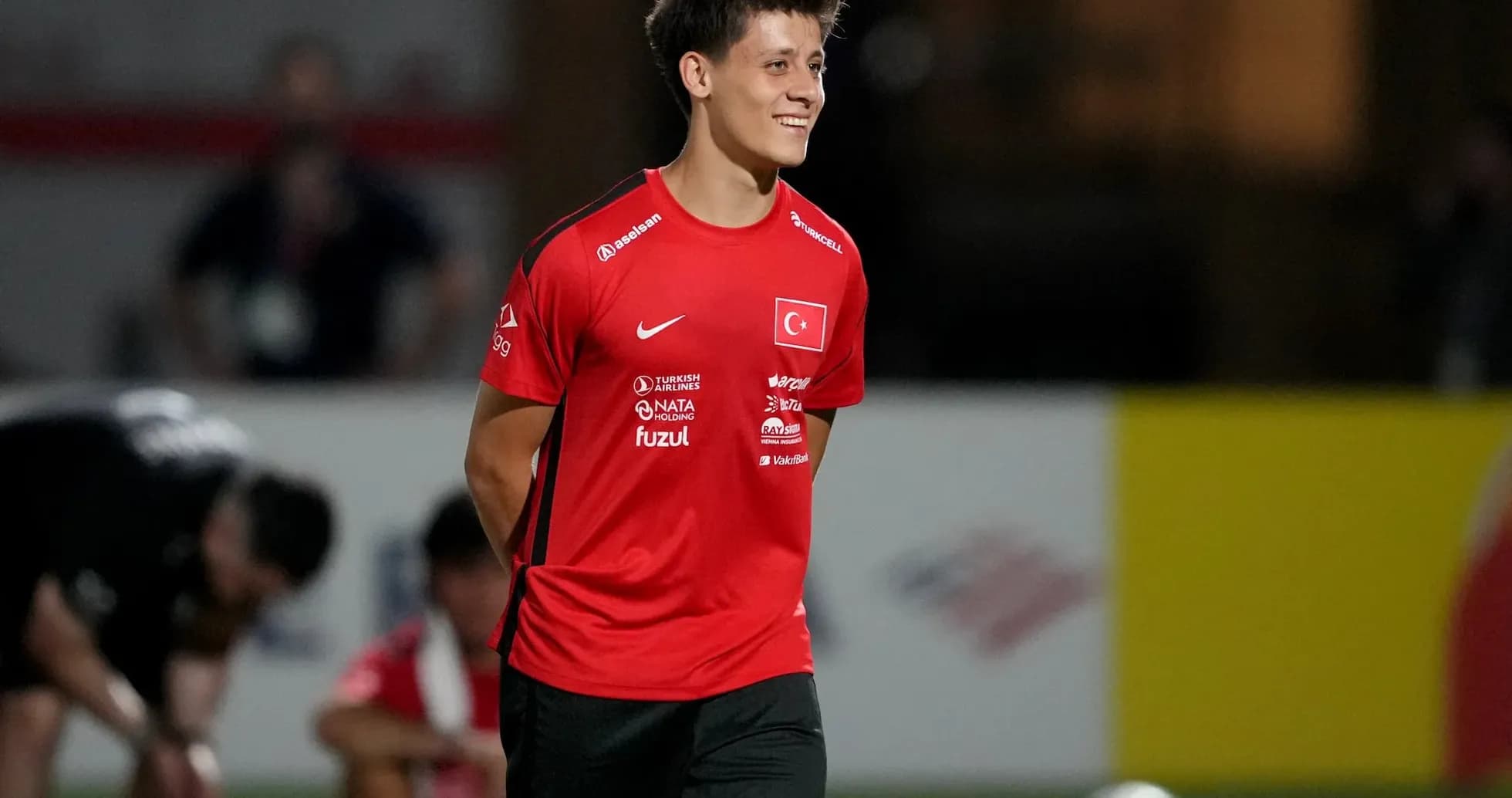 Jugador sonriente durante entrenamiento de Türkiye