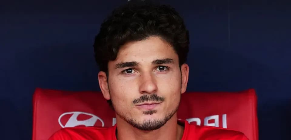 Jugador sentado en el banco de suplentes