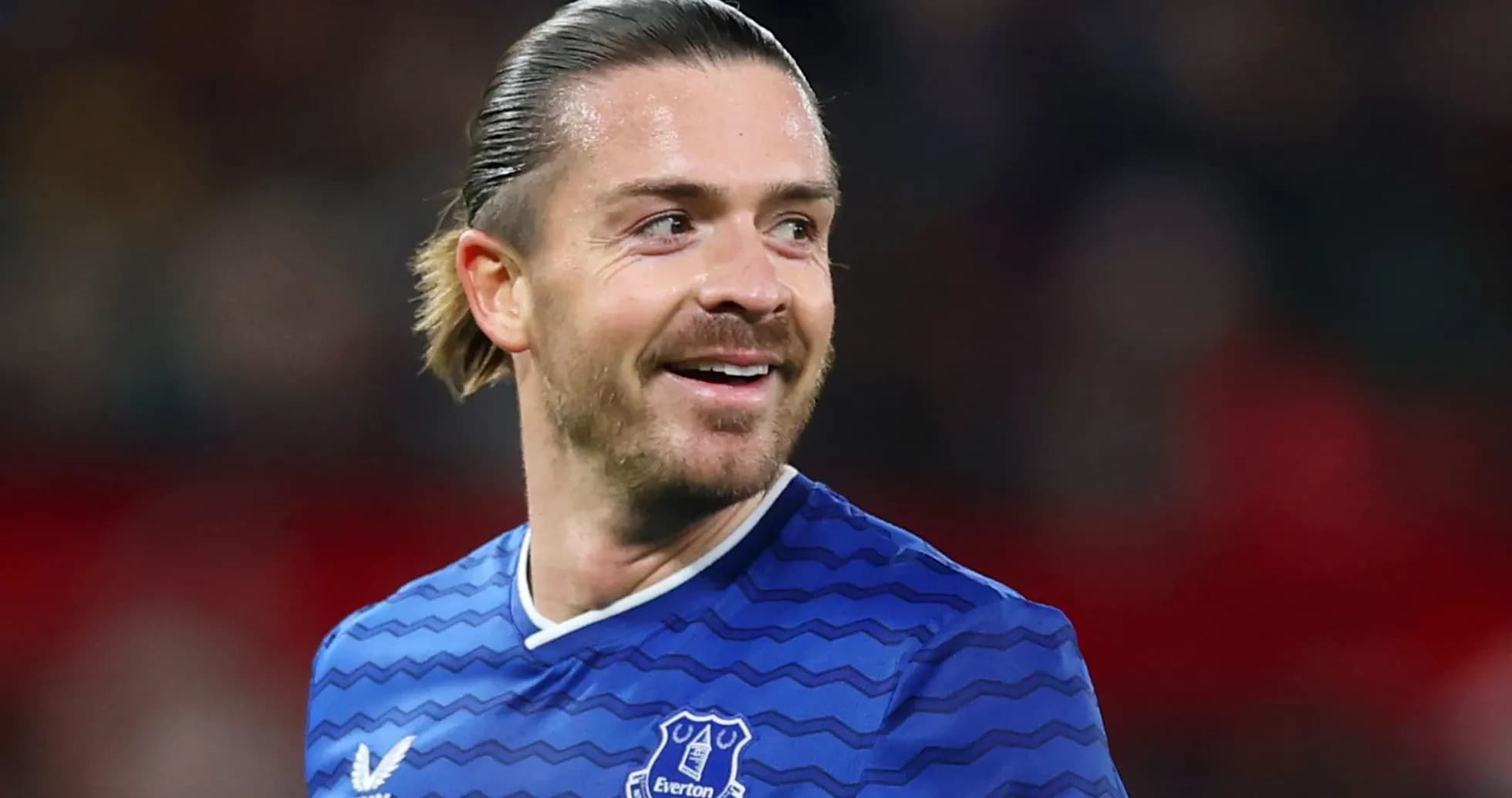Jugador de Everton sonriendo durante el partido
