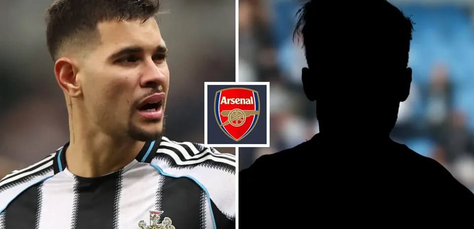 Jugador de Newcastle junto al logotipo del Arsenal