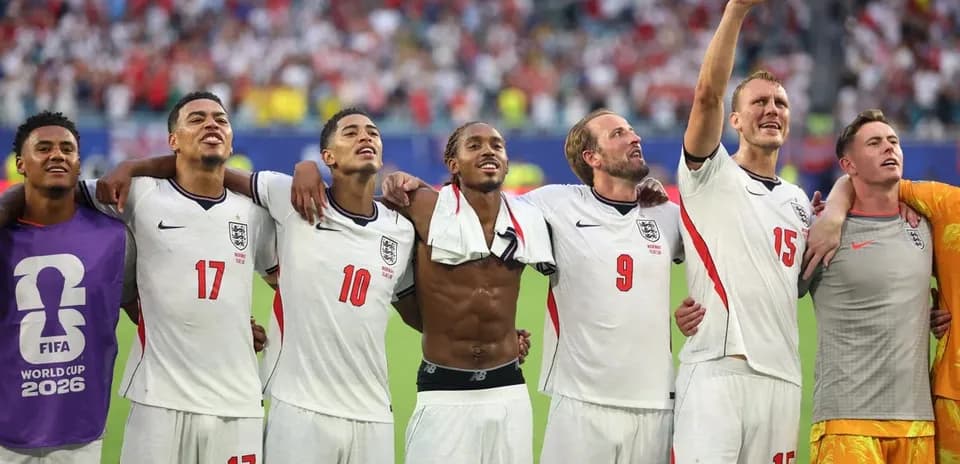 Jugadores de Inglaterra celebrando tras el partido