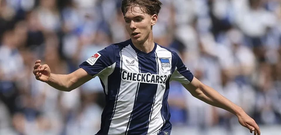 Jugador de Hertha BSC en acción durante el partido