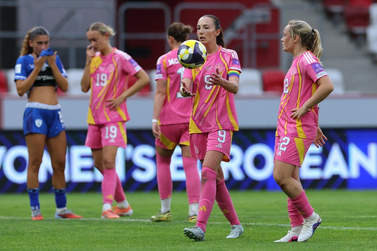 Jugadoras en el campo durante un partido de fútbol