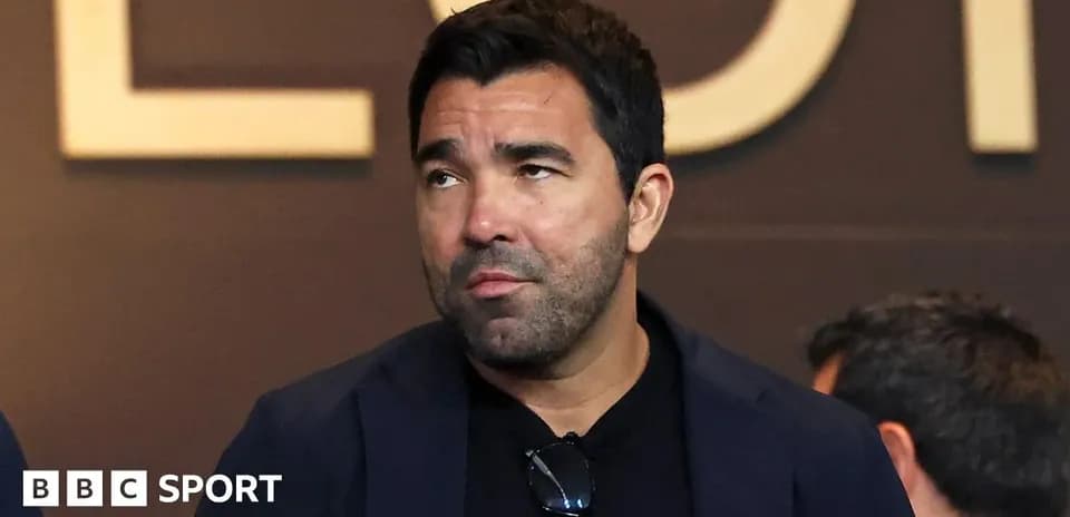 Hombre en evento deportivo con fondo desenfocado