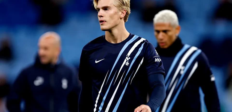 Jugador de Tottenham en el calentamiento previo al partido