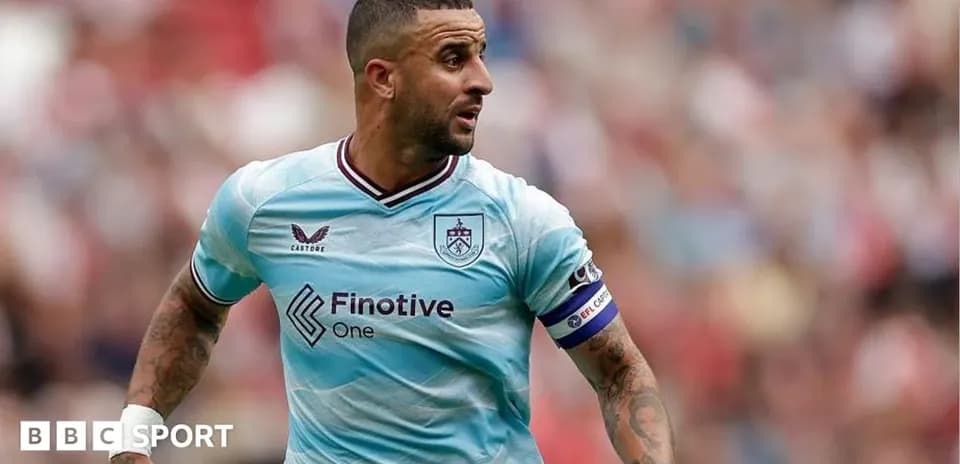 Jugador de Burnley corriendo durante un partido