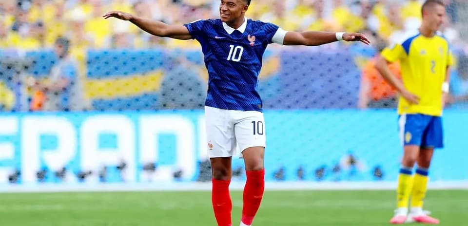 Kylian Mbappé celebrando un gol contra Suecia