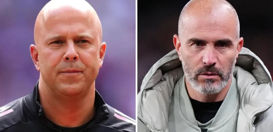Dos entrenadores en primer plano durante un partido