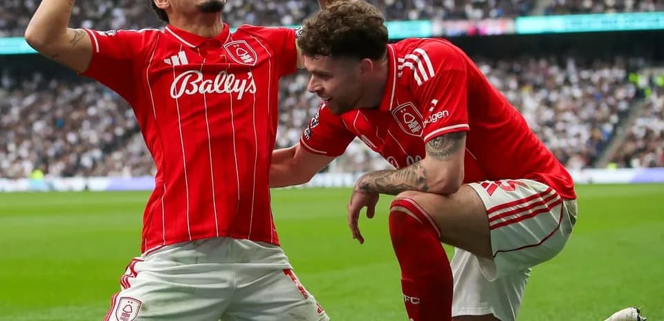 Jugadores de Nottingham Forest celebrando un gol