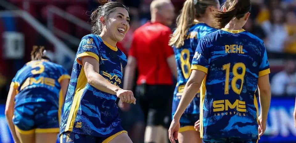 Jugadoras de Utah Royals celebrando un gol