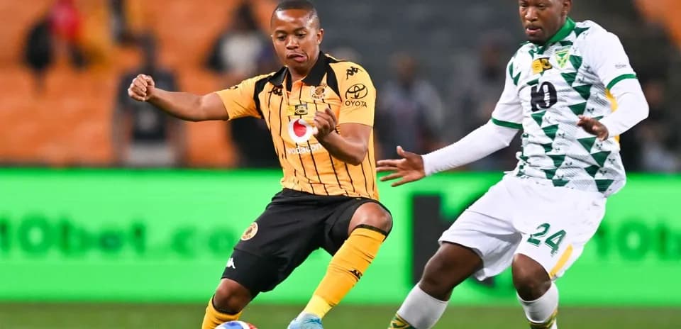 Jugadores de Kaizer Chiefs y AmaZulu compitiendo por el balón