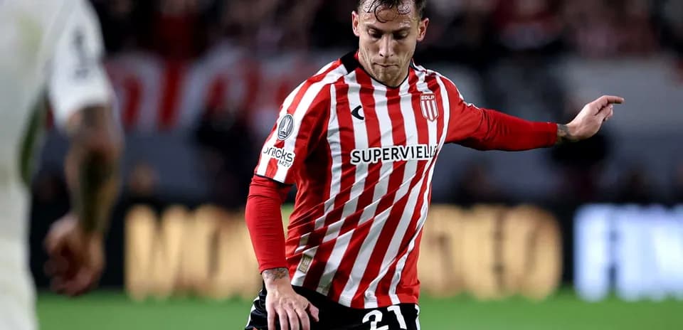 Jugador de Estudiantes L.P. en acción