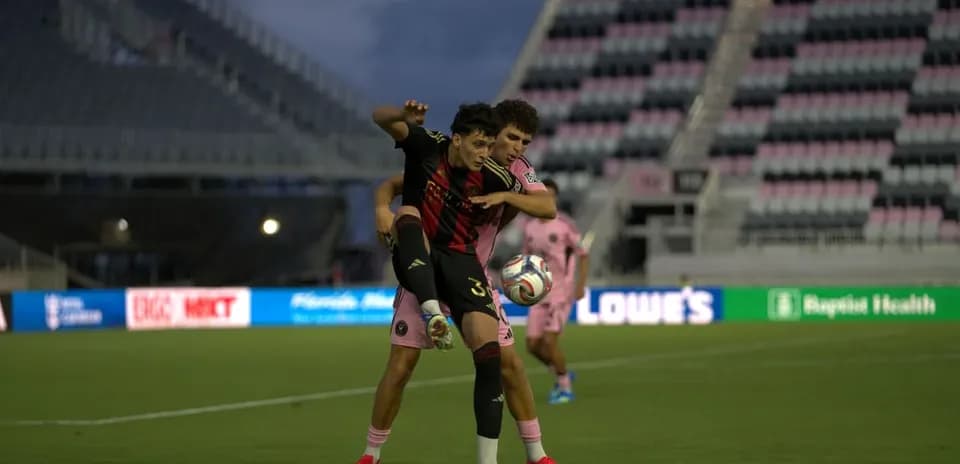 Jugadores de Atlanta United II e Inter Miami II en acción