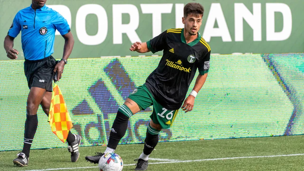 Jugador del Portland Timbers II en acción