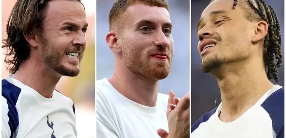 Tres jugadores de Tottenham en el campo de juego