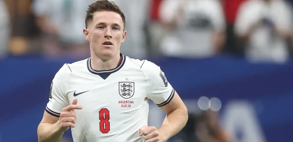 Jugador de Inglaterra corriendo durante el partido