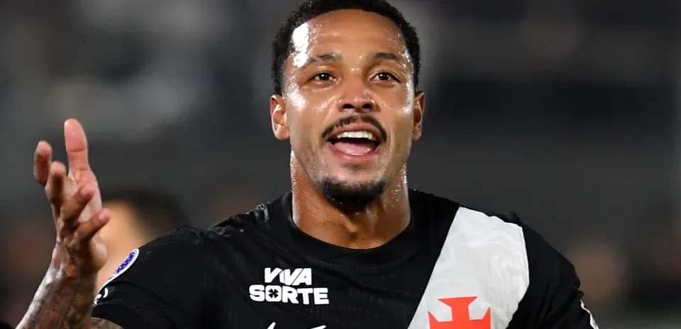 Jugador celebrando durante un partido de fútbol