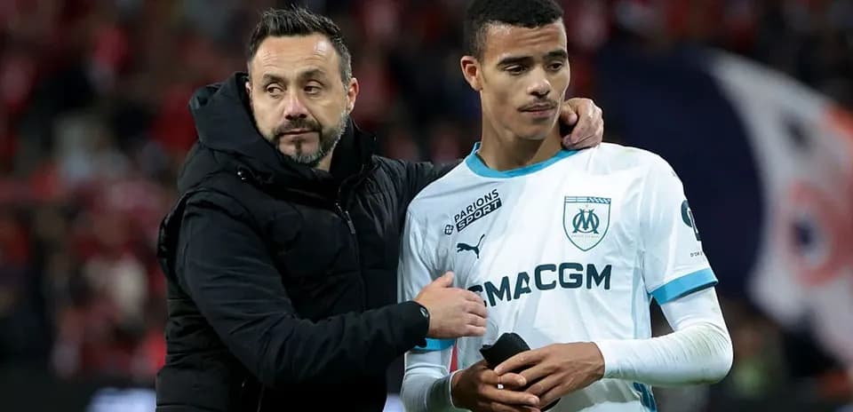 Entrenador y jugador del Olympique de Marsella juntos