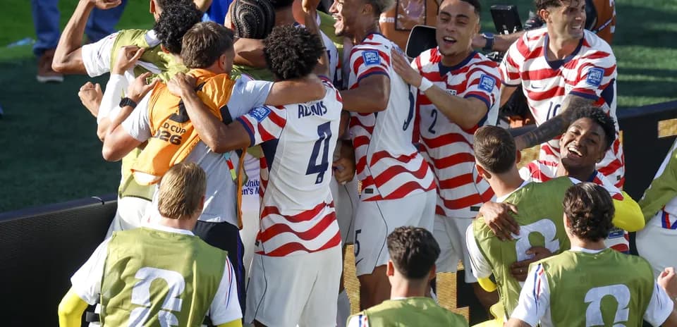 Jugadores de EE. UU. celebrando un gol