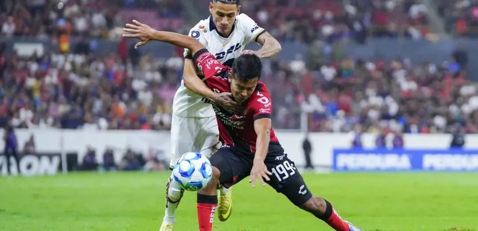 Jugadores de Atlas y U.N.A.M. en acción