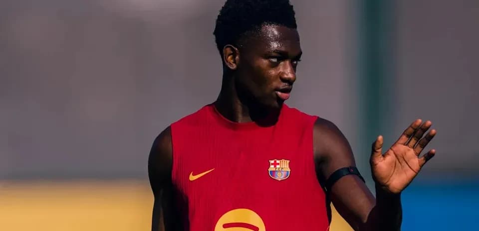 Jugador de FC Barcelona entrenando en el campo