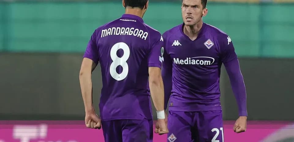 Jugadores de la Fiorentina celebrando un momento en el partido