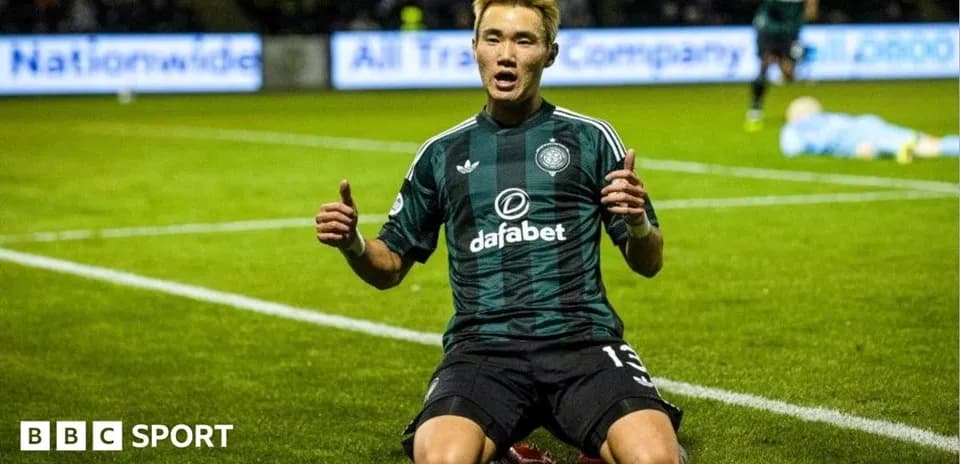 Jugador celebrando en el campo tras anotar gol