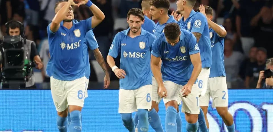 Jugadores de Napoli celebrando un gol