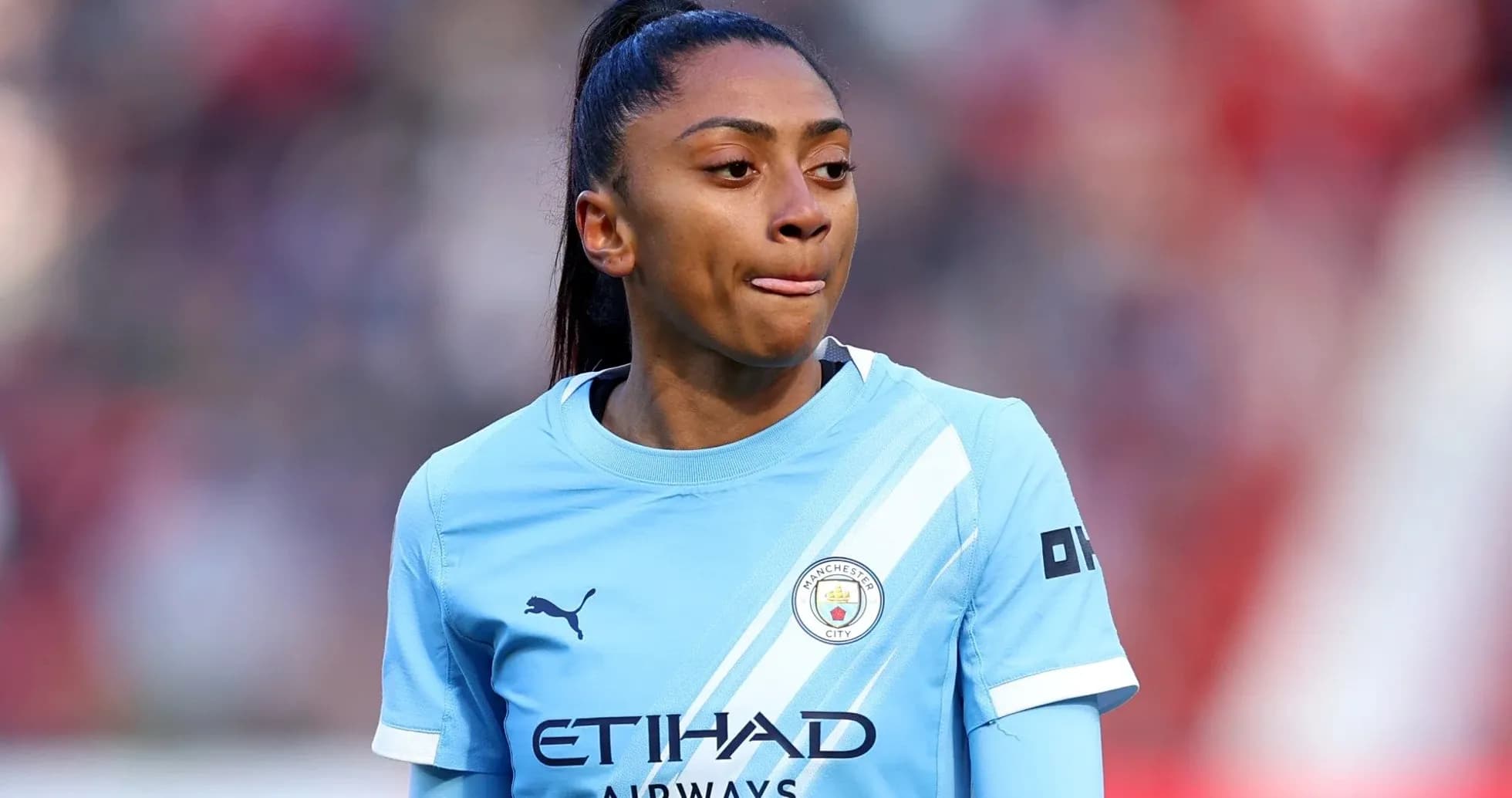 Jugadora de Manchester City en el campo de juego