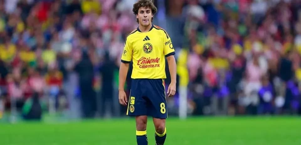 Jugador de Club América en el campo
