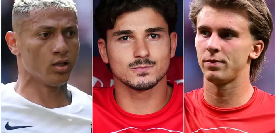 Tres jugadores de fútbol en diferentes momentos