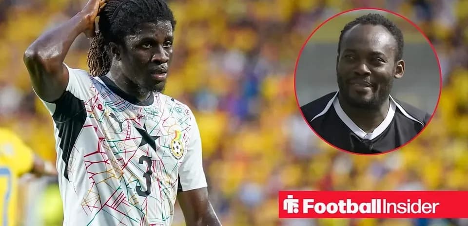 Jugador de Ghana con camiseta de equipo en el campo