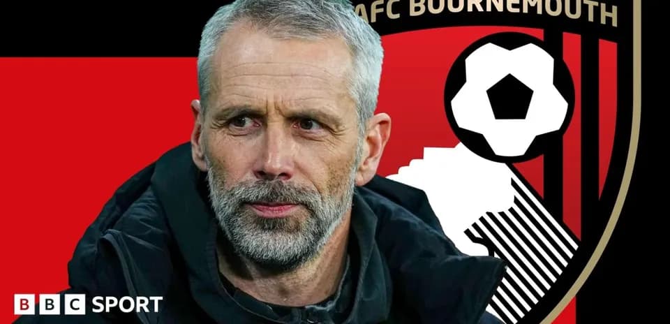 Entrenador de AFC Bournemouth con fondo del club