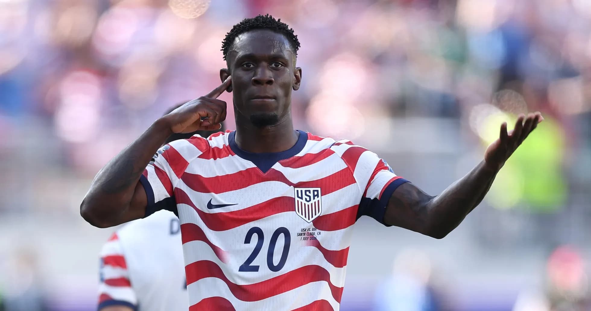 Jugador de Estados Unidos celebrando un gol