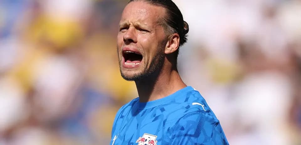 Portero gritando durante el partido de fútbol