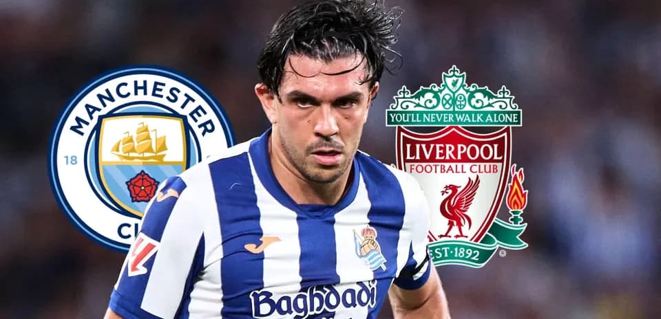 Jugador corriendo entre logotipos de Manchester City y Liverpool