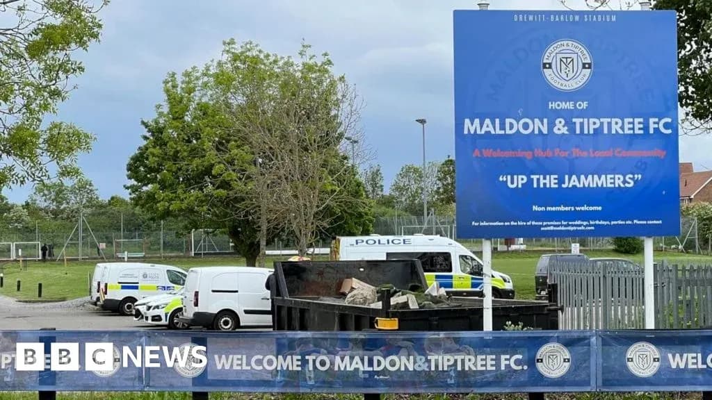 Cartel de bienvenida al Maldon & Tiptree FC
