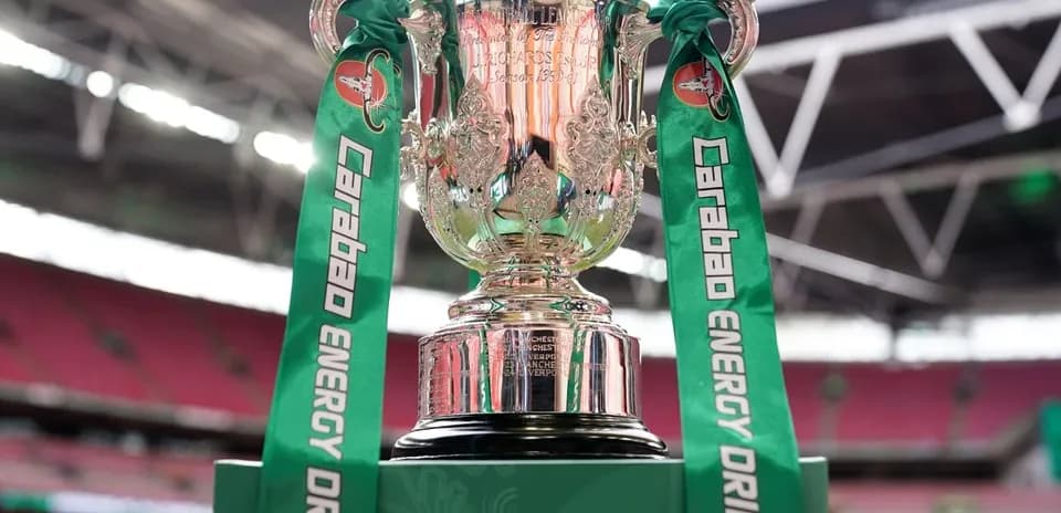 Trofeo de la Carabao Cup en estadio de Wembley