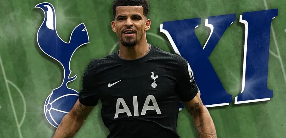 Jugador de Tottenham celebrando con logo del equipo