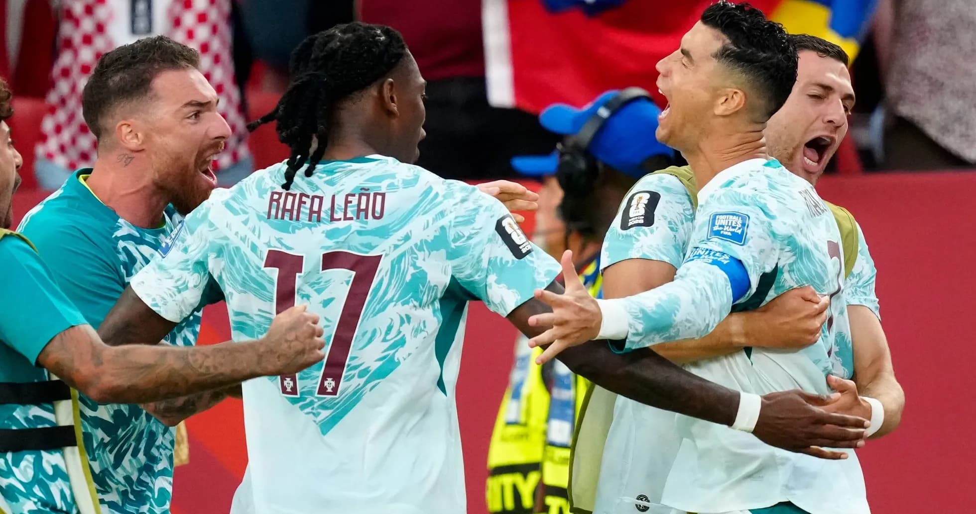 Jugadores de Portugal celebrando un gol