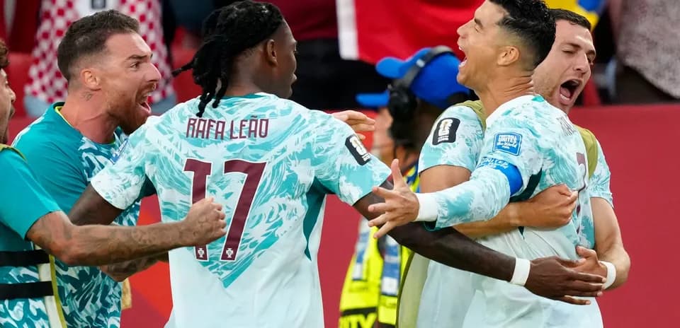 Jugadores de Portugal celebrando un gol