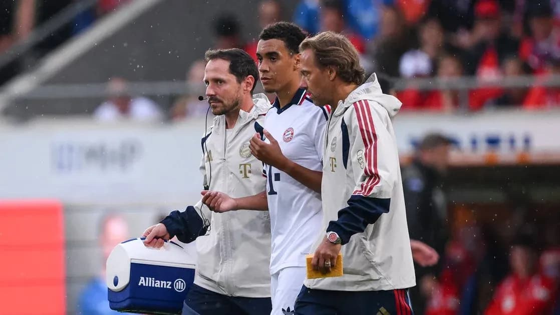 Jugador siendo asistido por el personal médico