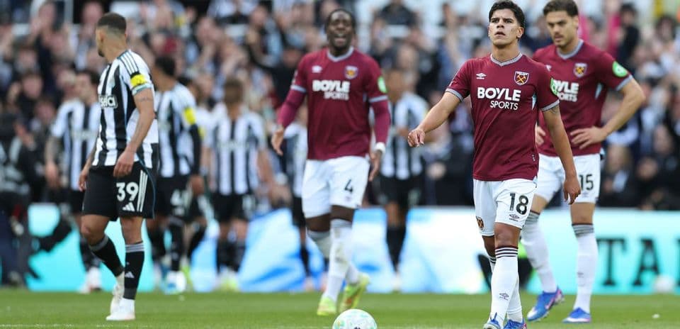 Jugadores de West Ham en partido contra Newcastle