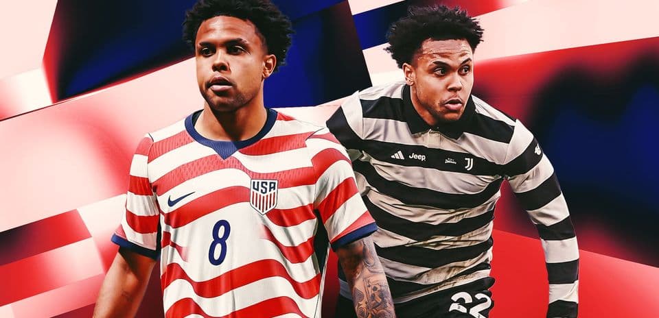 Jugador de fútbol con camiseta de Estados Unidos y Juventus